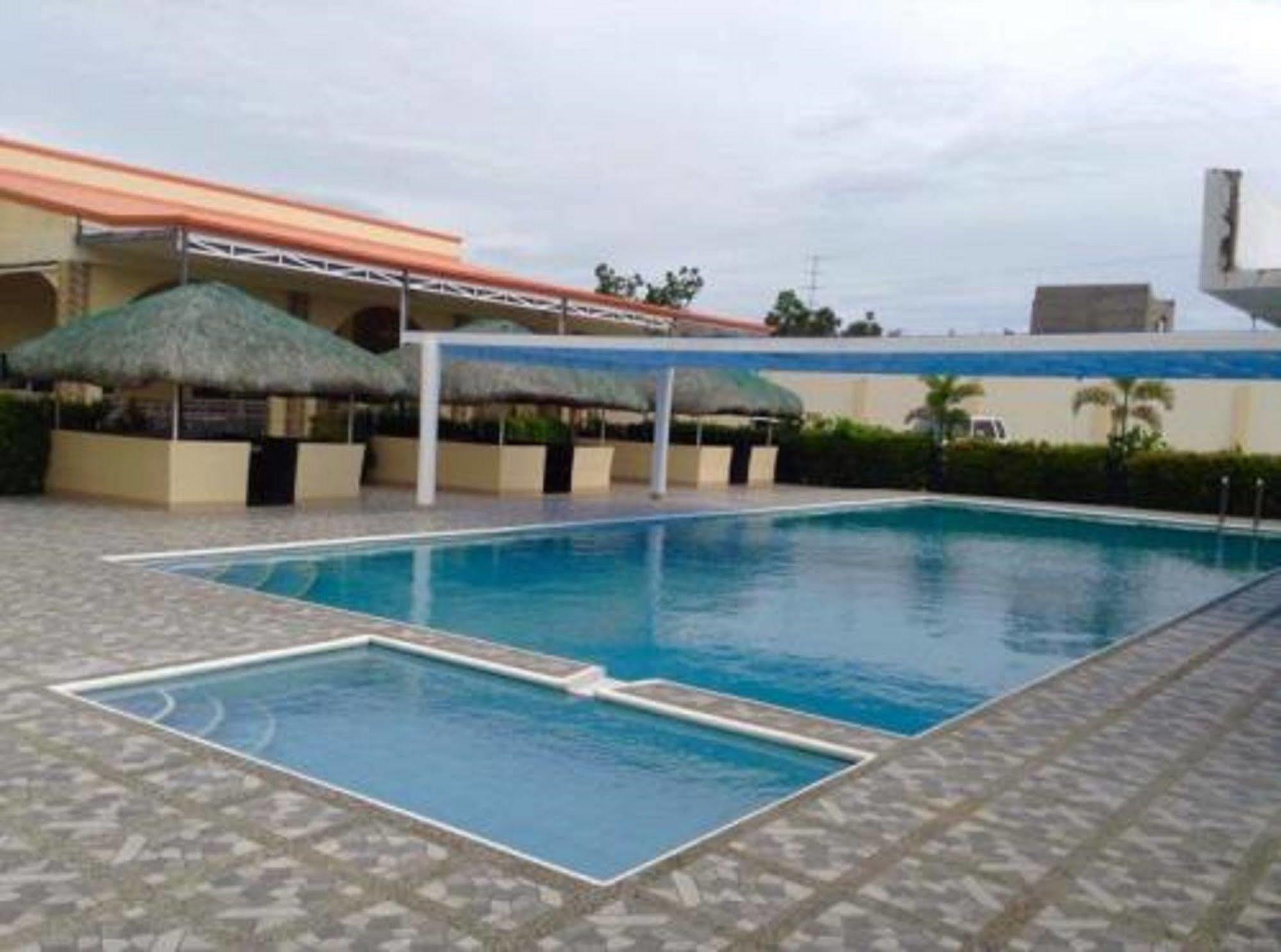 Ukl Ever Resort Hotel Laoag Exterior foto